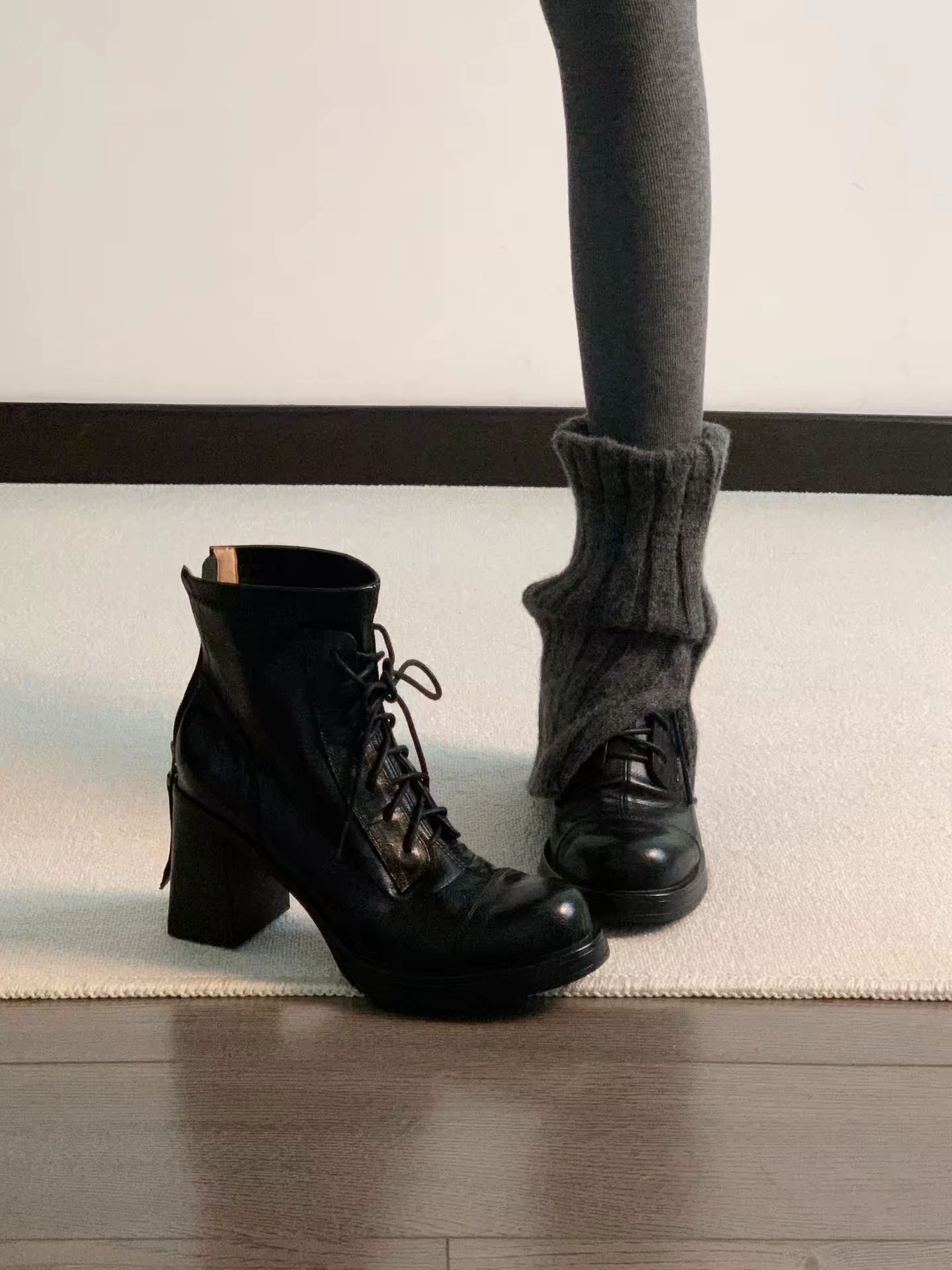 中跟 粗跟 燕尾服 棕灰色 圆头 皮革  - VALI鞋履AI设计主图