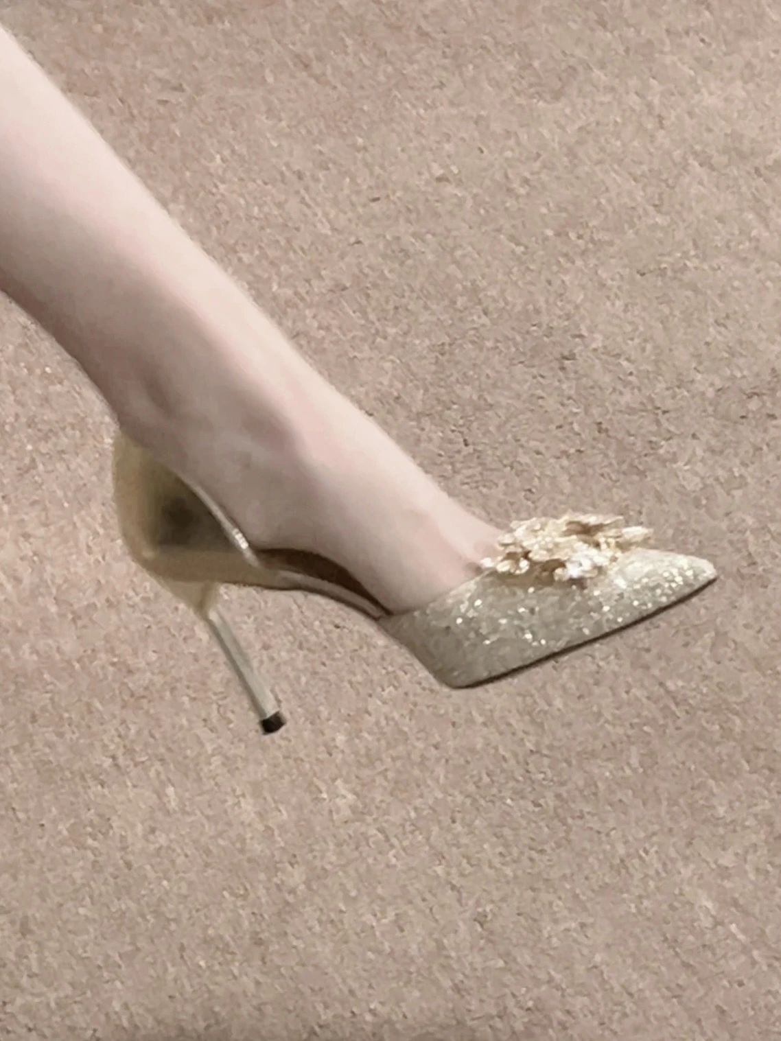 高跟 细跟 袋鼠色 沙漠棕榈色 石化橡木 尖头 低帮 一脚蹬 浅口鞋 蕾丝 高跟 细跟 袋鼠色 沙漠棕榈色 石化橡木 尖头 低帮 一脚蹬 浅口鞋 蕾丝 - VALI鞋履AI设计主图