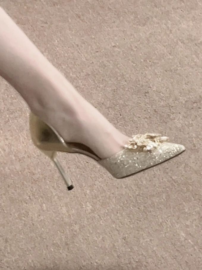 高跟 细跟 袋鼠色 沙漠棕榈色 石化橡木 尖头 低帮 一脚蹬 浅口鞋 蕾丝 