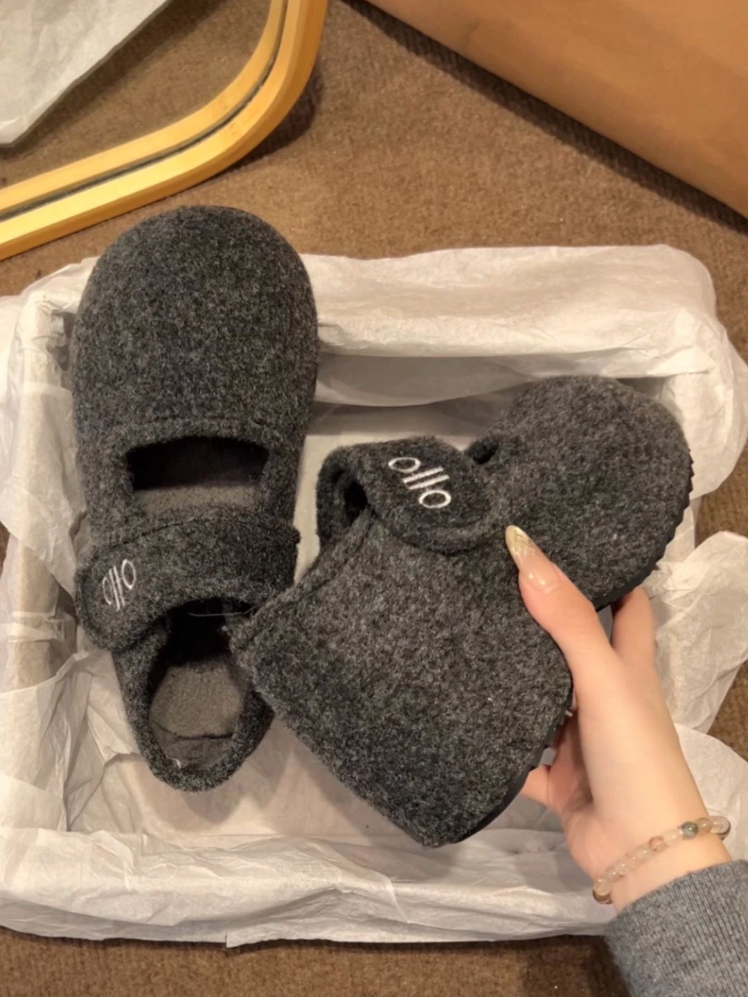 棕灰色 黑棕色 鹪鹩色 无帮 绒毛/绒面  - VALI鞋履AI设计主图