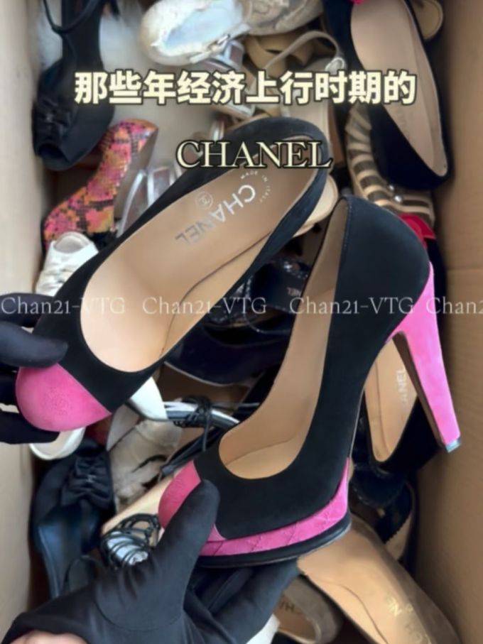 蓝黑色 阿芙佳朵 非凡的 尖头 低帮 一脚蹬 浅口鞋 皮革