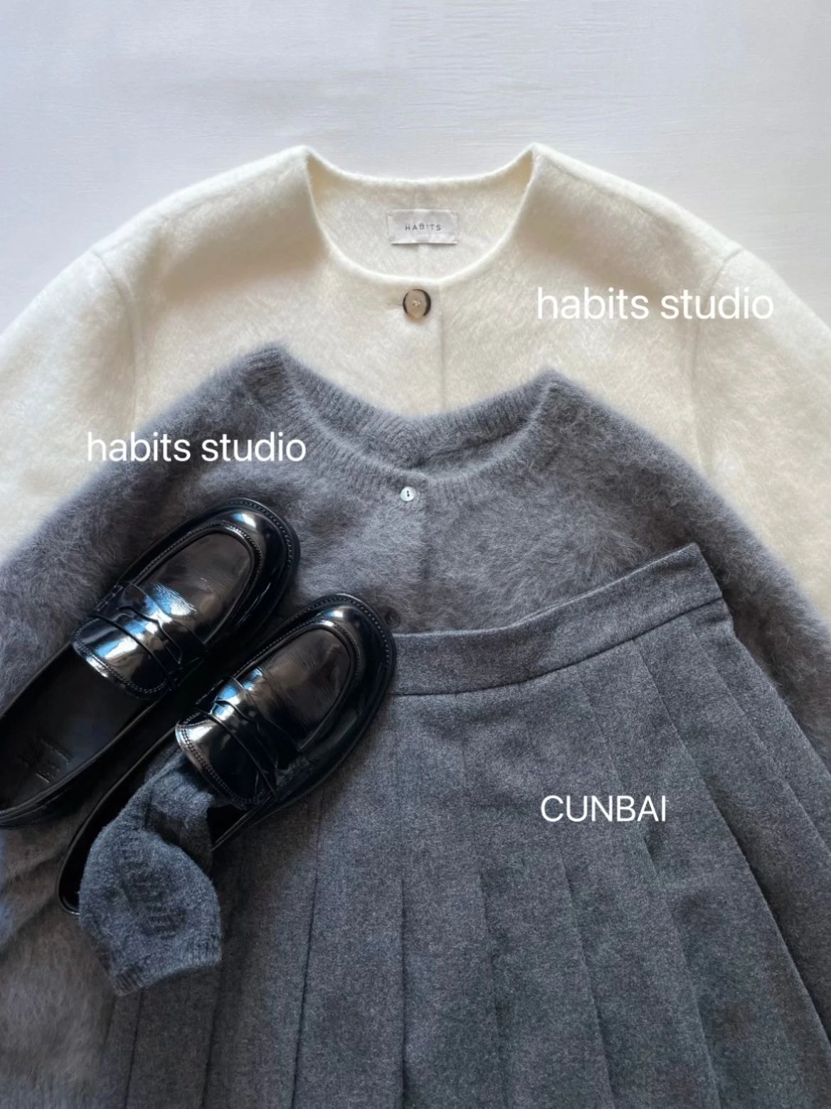 呢绒 X型 圆形领 中长袖 局部印染 字母 无烟煤色 烧焦灰 岩石边缘  呢绒 X型 圆形领 中长袖 局部印染 字母 无烟煤色 烧焦灰 岩石边缘  - VALI鞋履AI设计主图