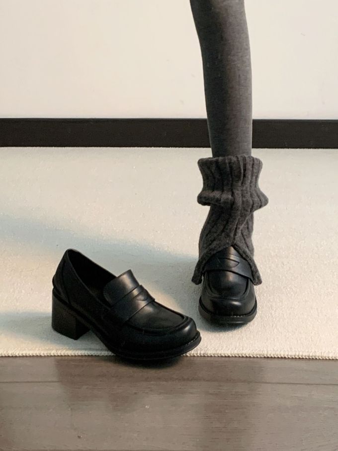 圆头 低帮 一脚蹬 深口鞋 皮革 