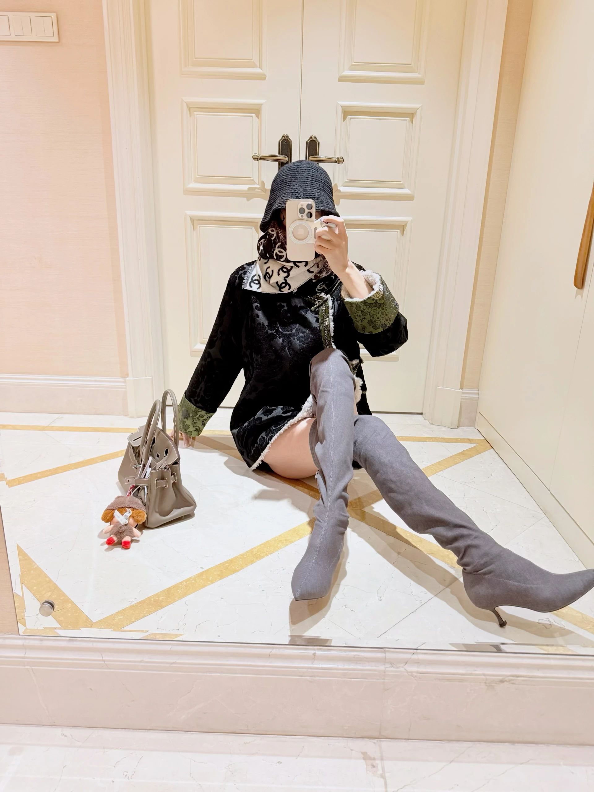 屋顶 极简灰 磁铁矿 皮革  - VALI鞋履AI设计主图