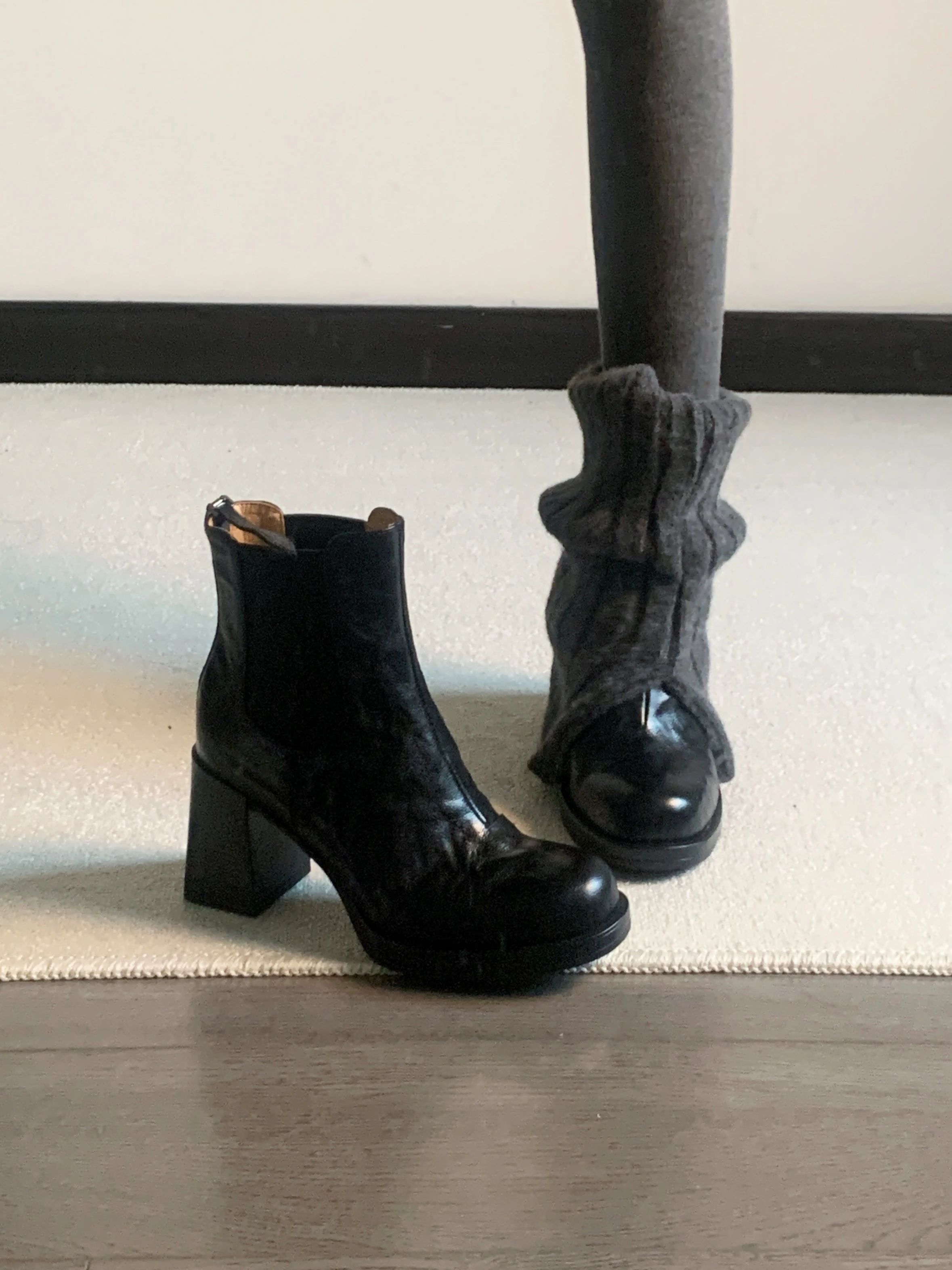 中跟 粗跟 圆头 皮革  - VALI鞋履AI设计主图