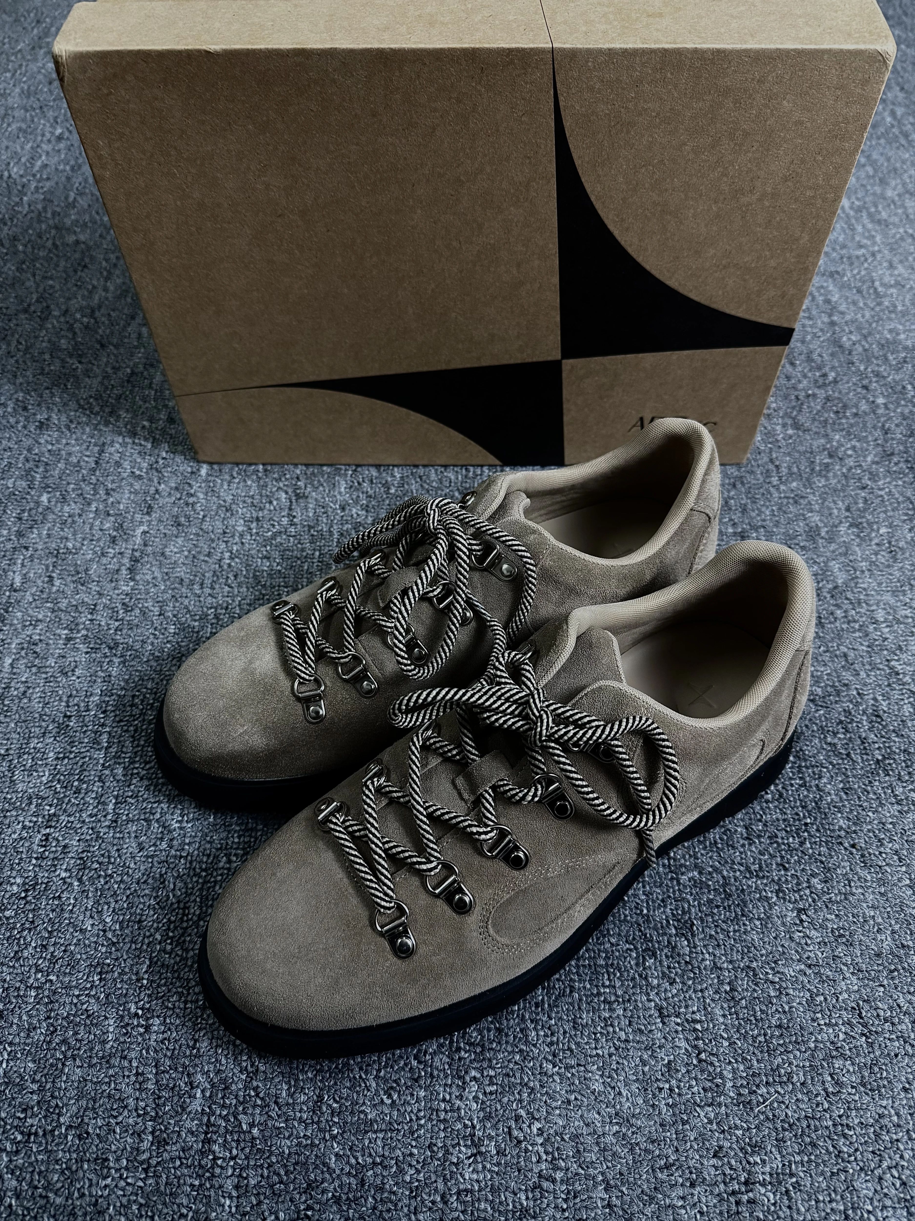 燕尾服 雾号 夜雾色 低帮 一脚蹬 系带 绒毛/绒面  - VALI鞋履AI设计主图