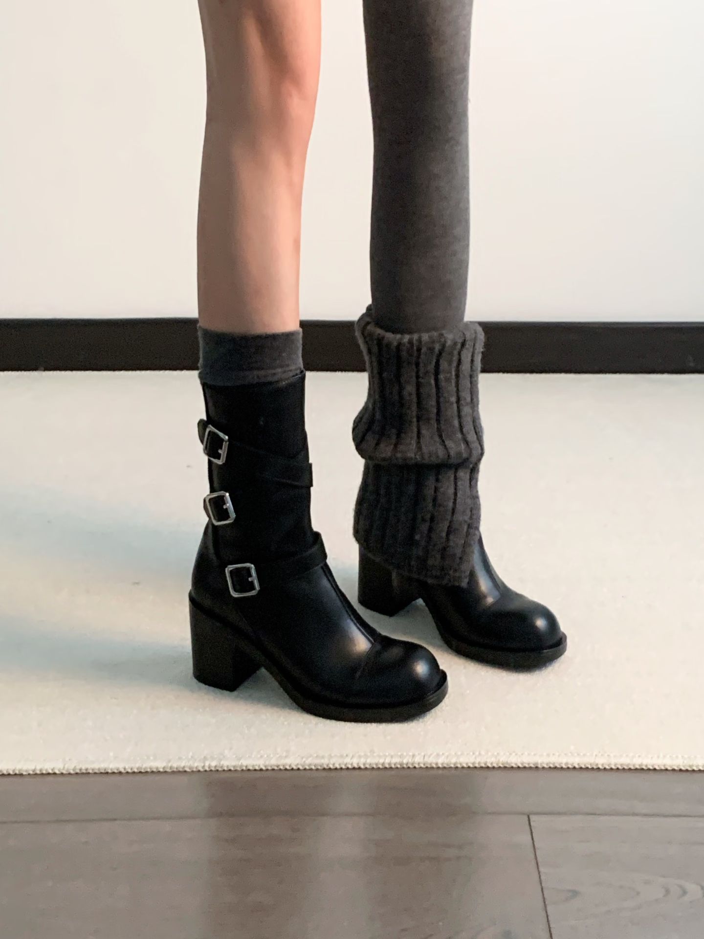 中跟 粗跟 圆头 袢扣 皮革  - VALI鞋履AI设计主图