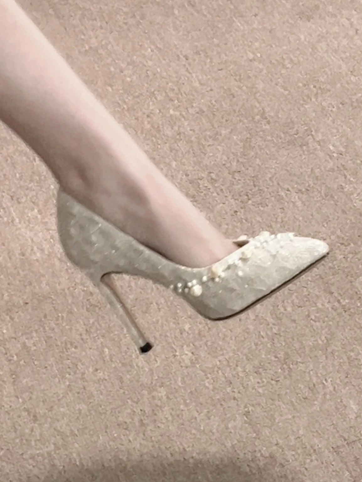 高跟 细跟 铝灰色 烤腰果 狼灰色 尖头 低帮 一脚蹬 浅口鞋 蕾丝  - VALI鞋履AI设计主图