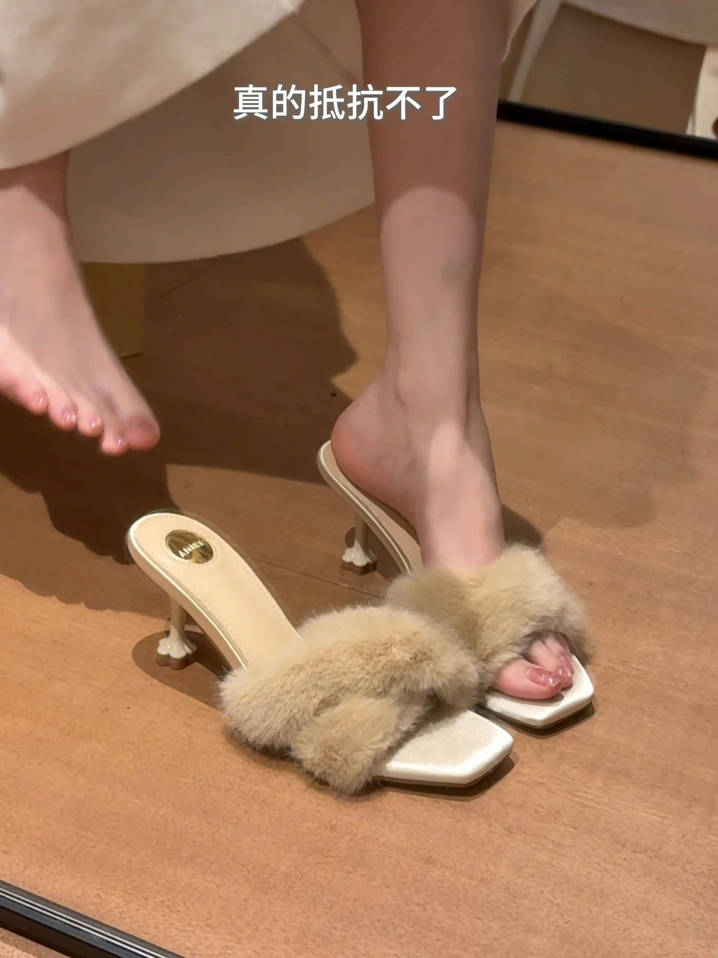 高跟 异形跟 玉米色 云雀色 冰咖啡 无帮 绒毛/绒面  - VALI鞋履AI设计主图