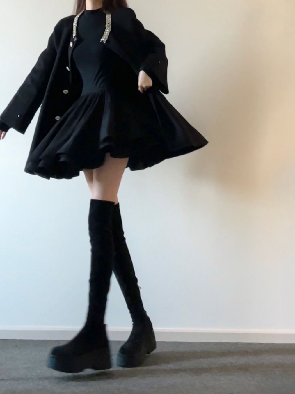 棉麻 A型 圆形领 中长袖 基础袖 燕尾服 基础扣饰 暗黑风  - VALI鞋履AI设计主图