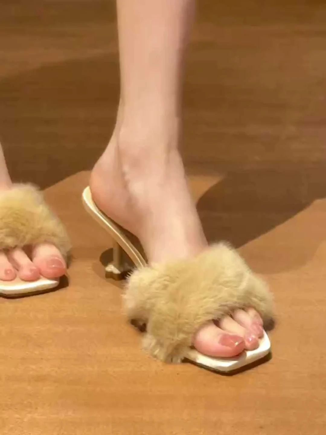 中跟 异形跟 蜂蜜芥末色 秋叶色 荷荷巴色 无帮 绒毛/绒面  - VALI鞋履AI设计主图