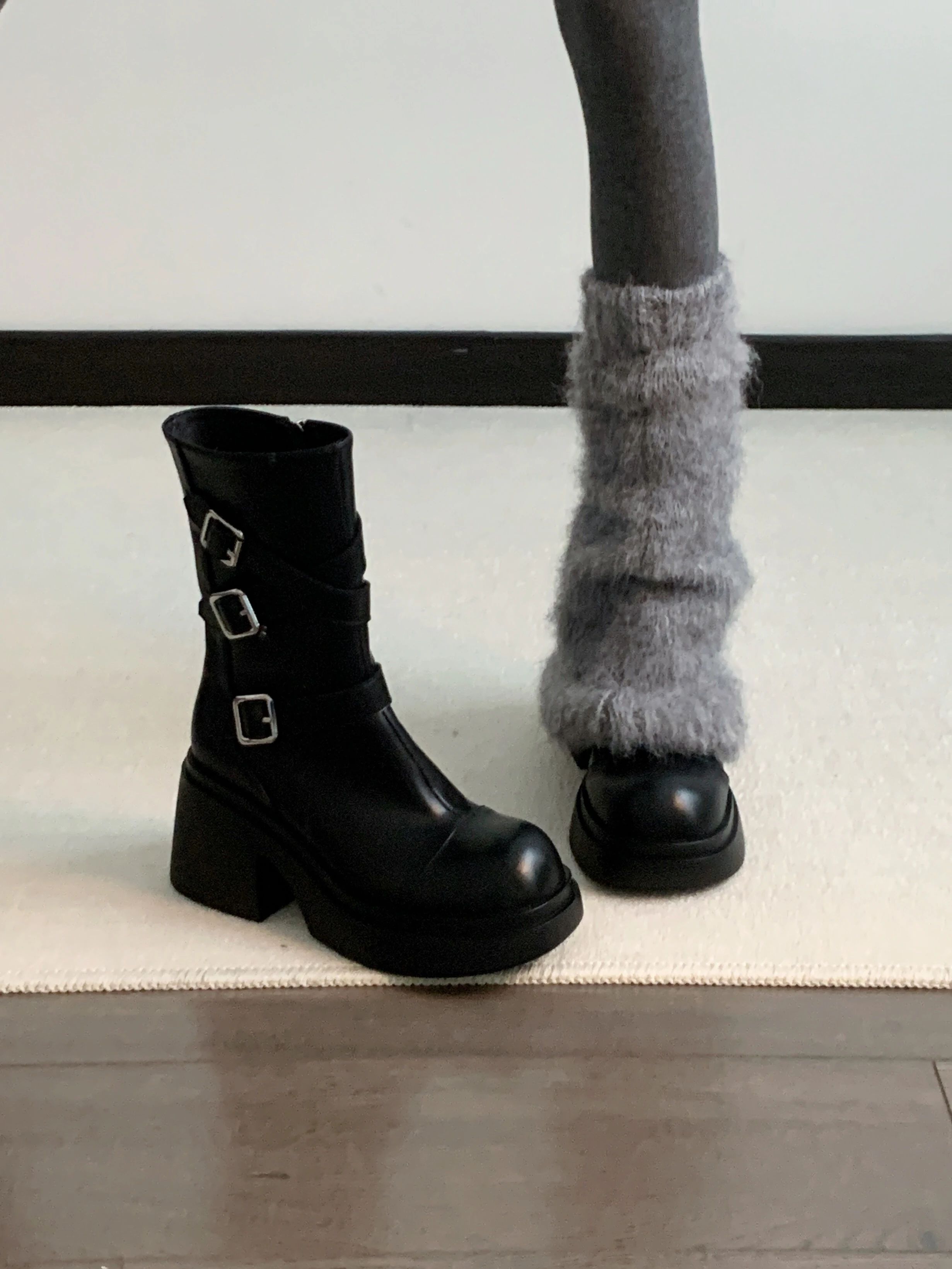 中跟 粗跟 燕尾服 圆头 袢扣 皮革 拉链  - VALI鞋履AI设计主图