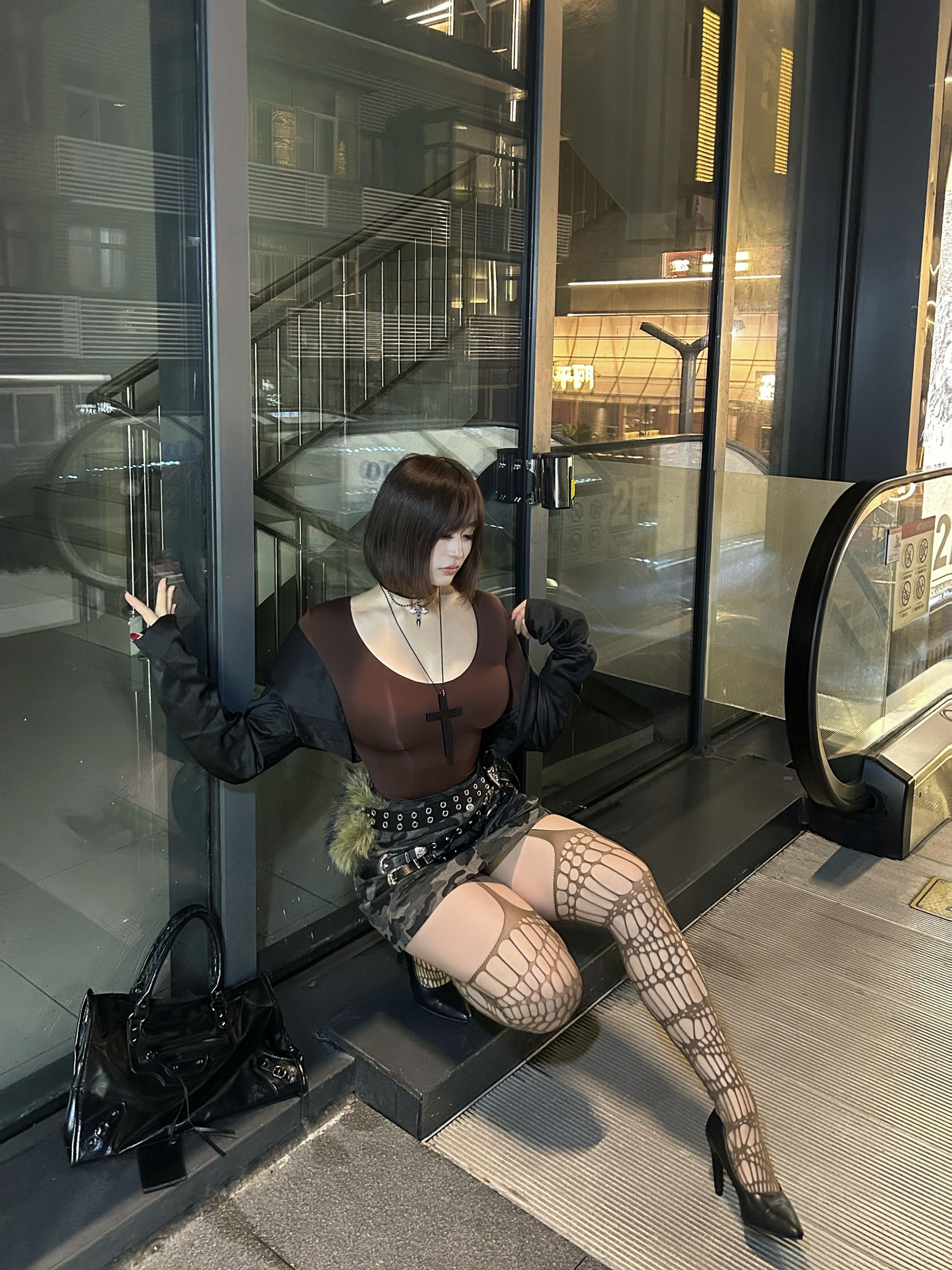 暗土褐色 板岩黑 柚木色 网面  - VALI鞋履AI设计主图