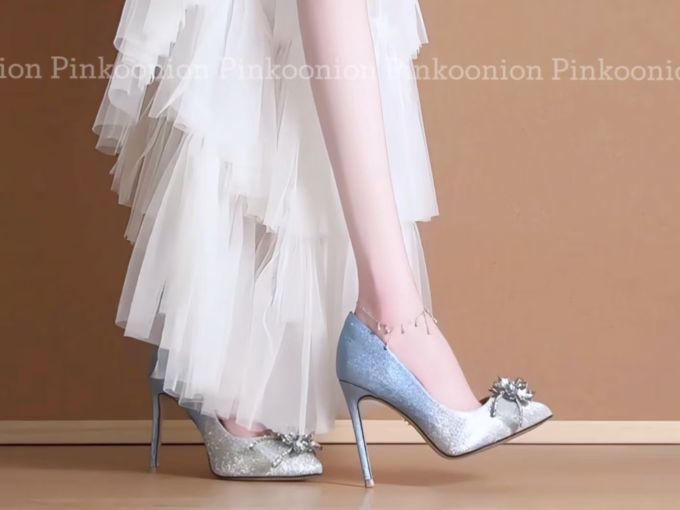 高跟 细跟 亮白色 恒灰蓝 对流层 尖头 低帮 一脚蹬 浅口鞋 皮革 