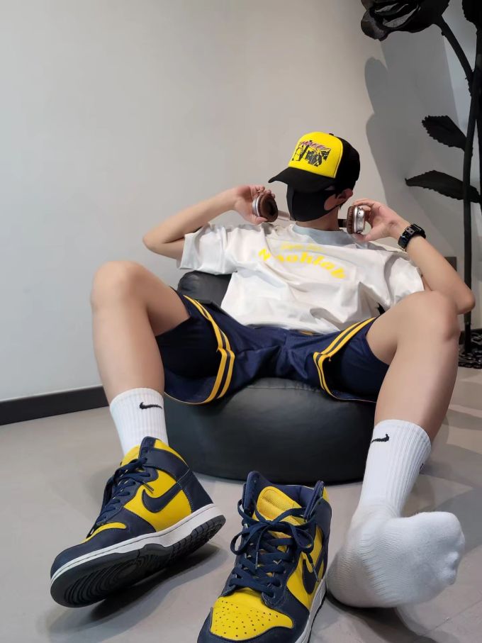 针织面料 圆形领 短袖 基础袖 局部印染 数字 印花 蛋白 沙白色 男中音蓝 