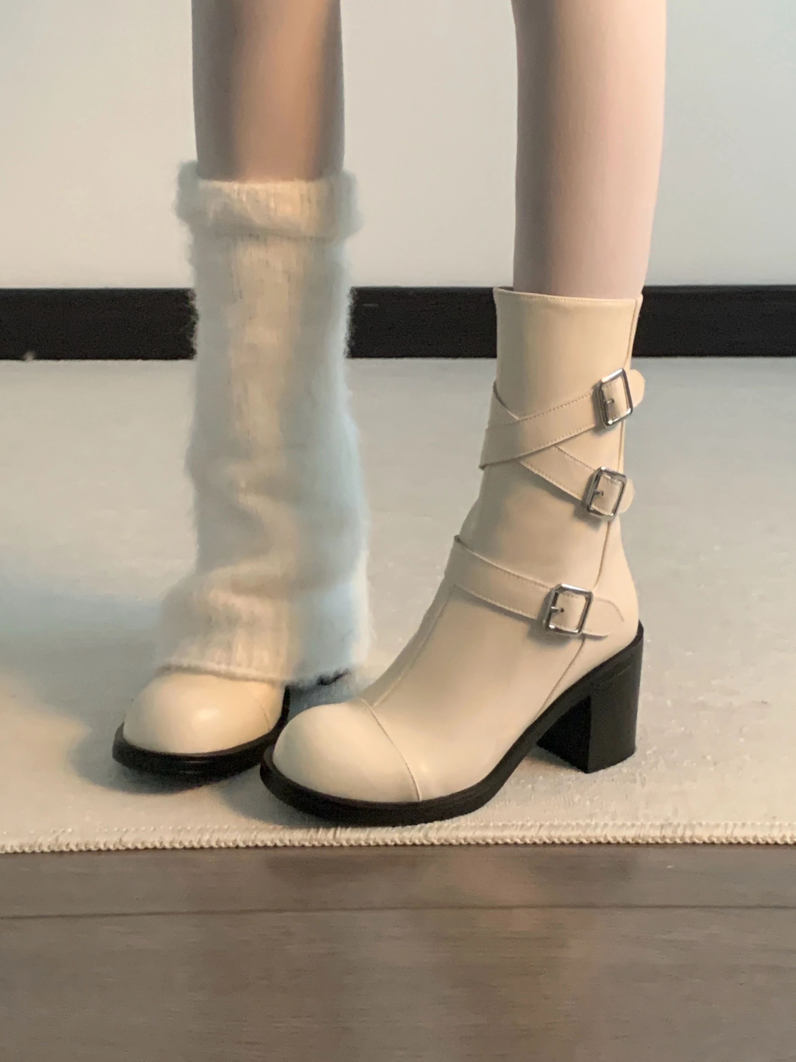 深洞 胡荽色 柔黄色 圆头 袢扣 皮革  - VALI鞋履AI设计主图