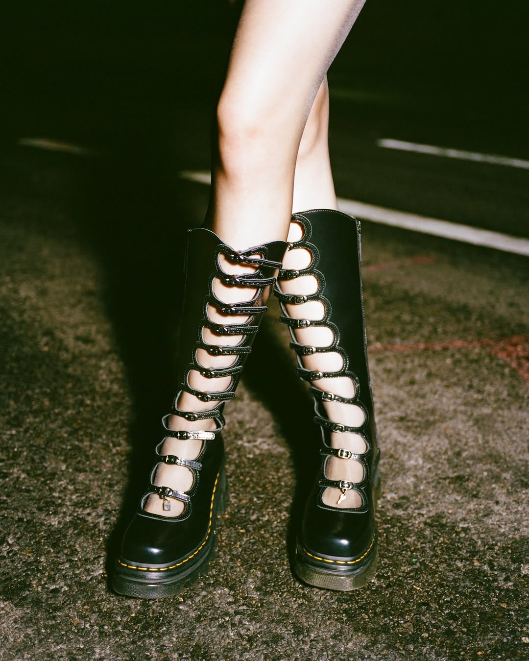 坡跟 花旗松 深橄榄色 珠贝色 圆头 系带 皮革  - VALI鞋履AI设计主图