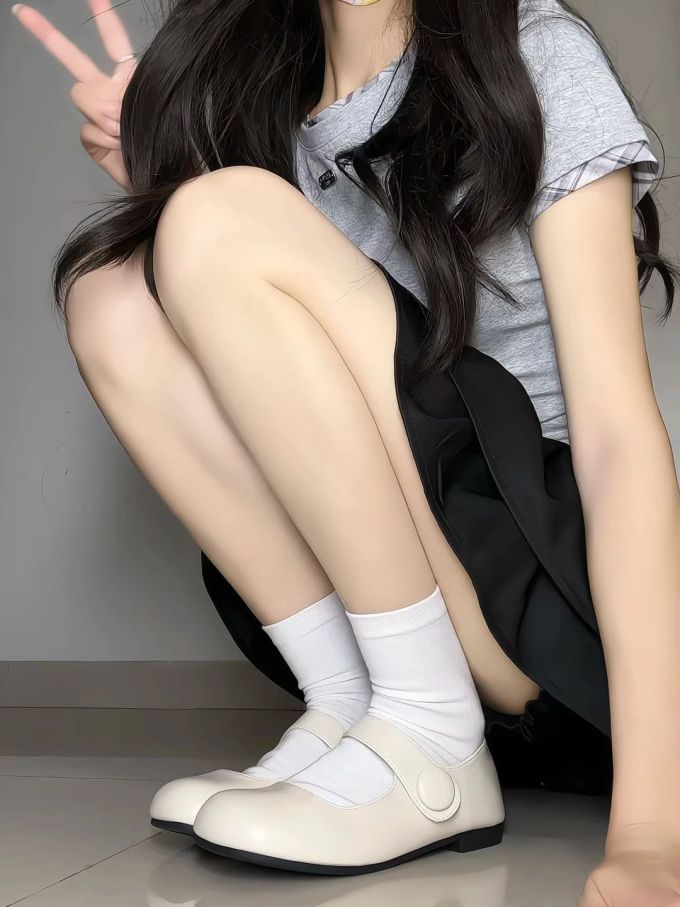 古裙衬 轻白色 云雾色 圆头 低帮 魔术贴 中口鞋 皮革 