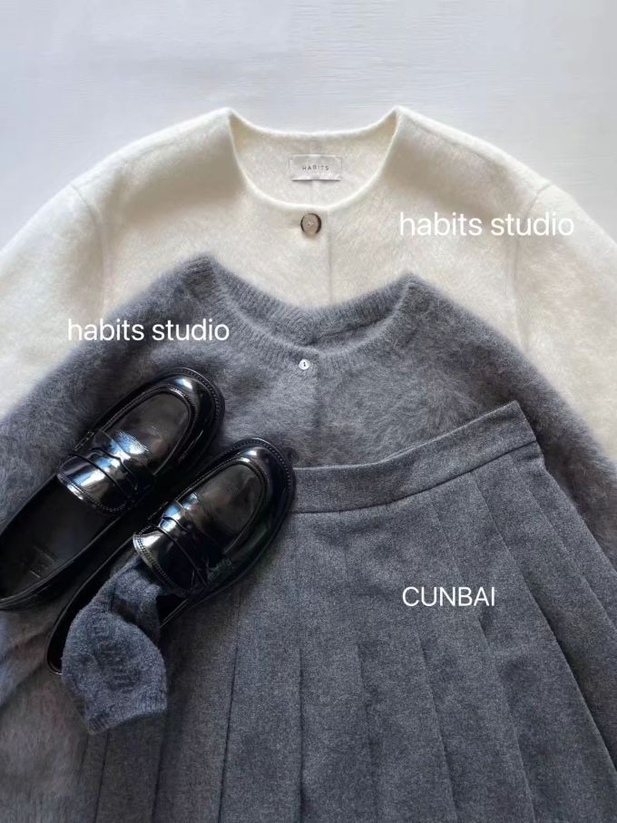 呢绒 圆形领 中长袖 局部印染 字母 无烟煤色 北极海豹 烧焦灰 