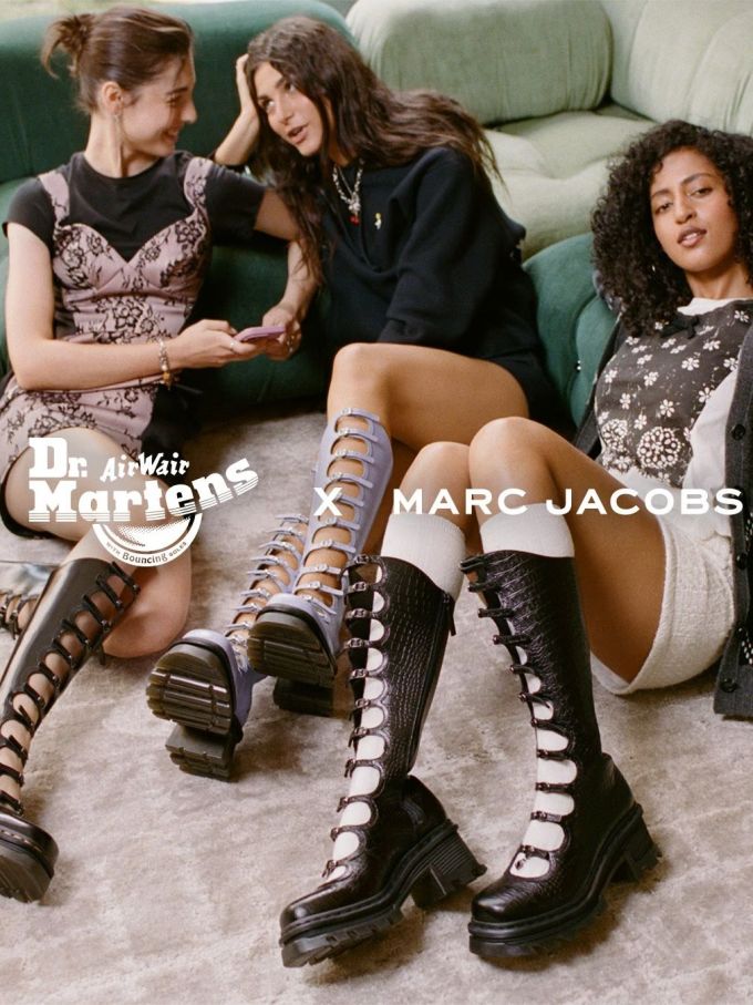 S型 圆形领 小盖袖 满印&循环 字母 拼接 印花 深洞 土褐色 浅豆沙色 