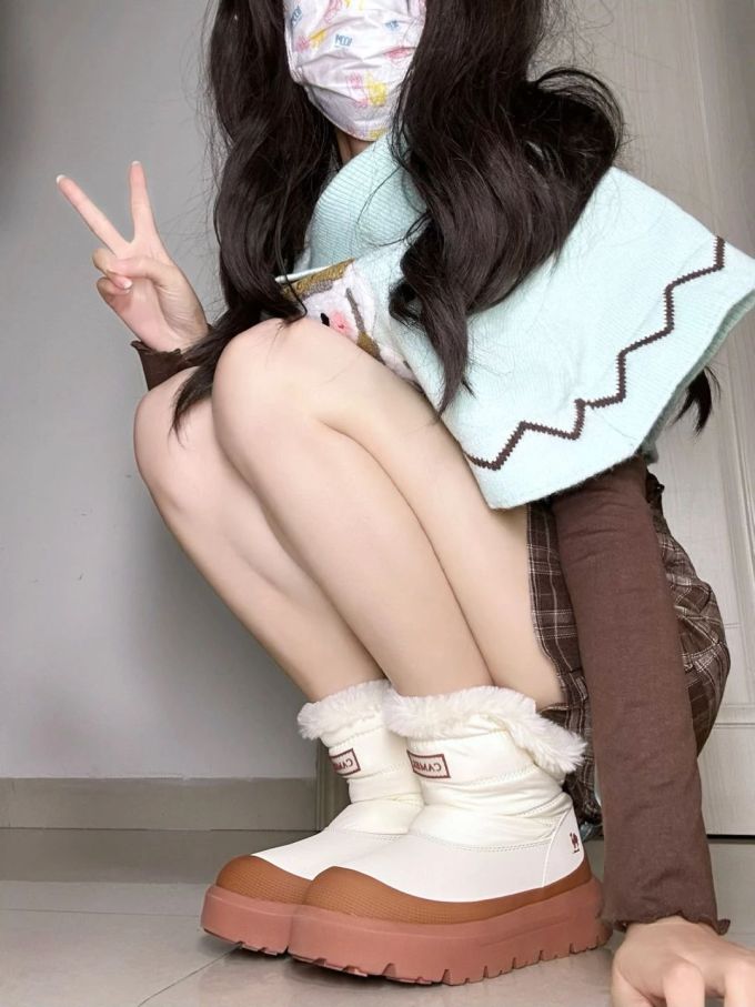 毛纺 无袖 边缘装饰 细针 提花-绞花 波浪色 轻蓝色 天窗蓝 