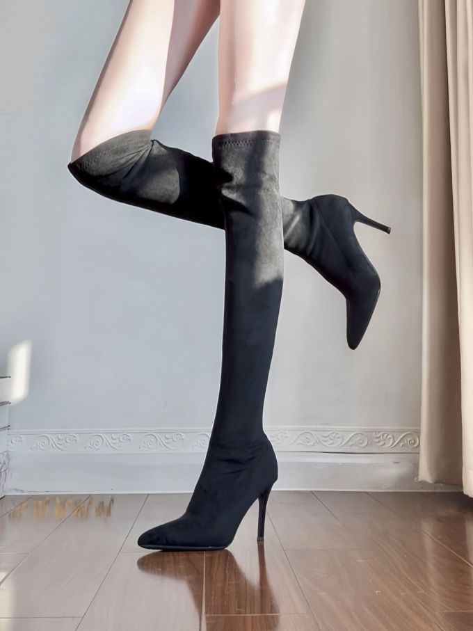 无烟煤色 轮廓灰 不可穿透 尖头 皮革 