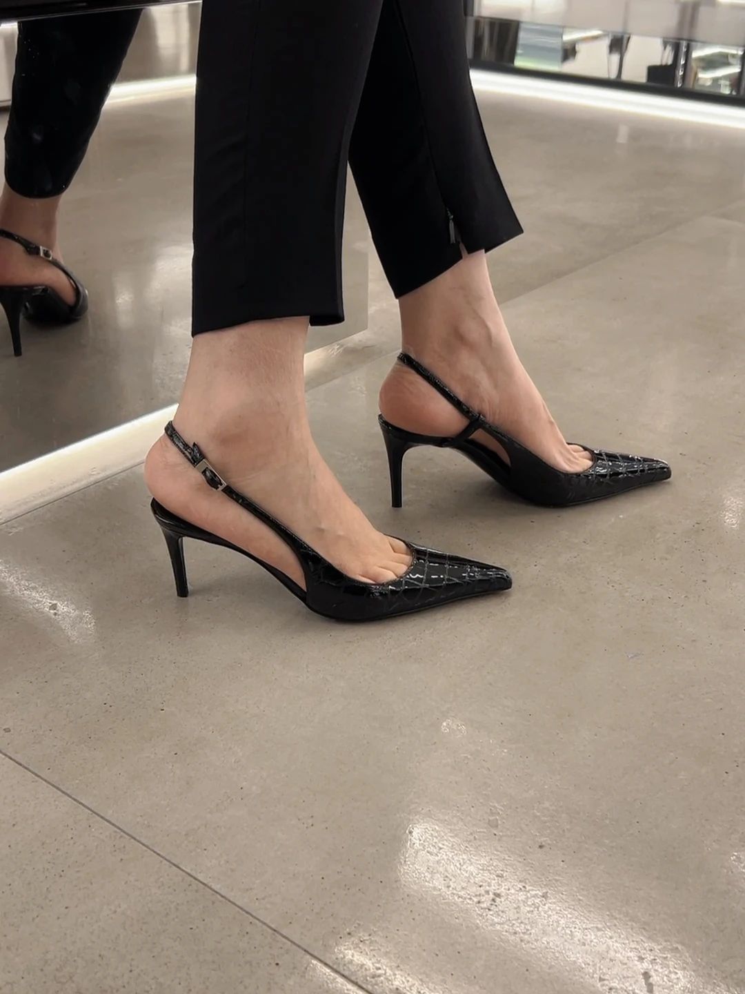 中跟 细跟 陨石色 咖啡褐色 灯黑 无帮 袢扣  - VALI鞋履AI设计主图