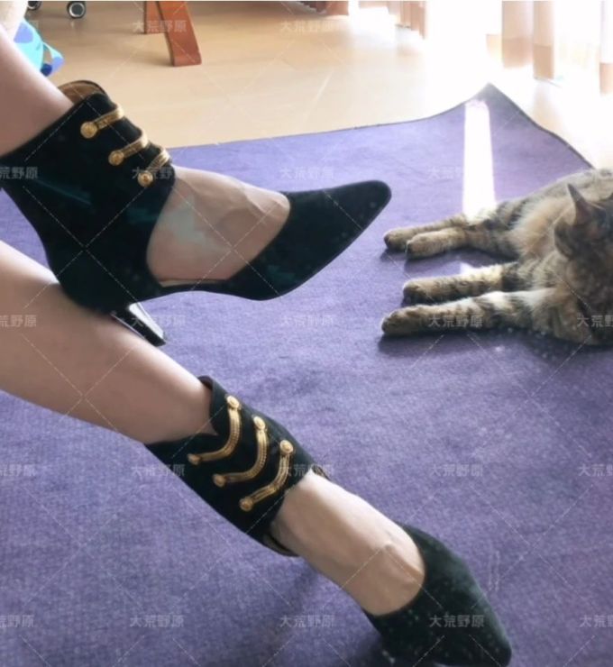 细跟 碳色 板岩黑 尖头 皮革 