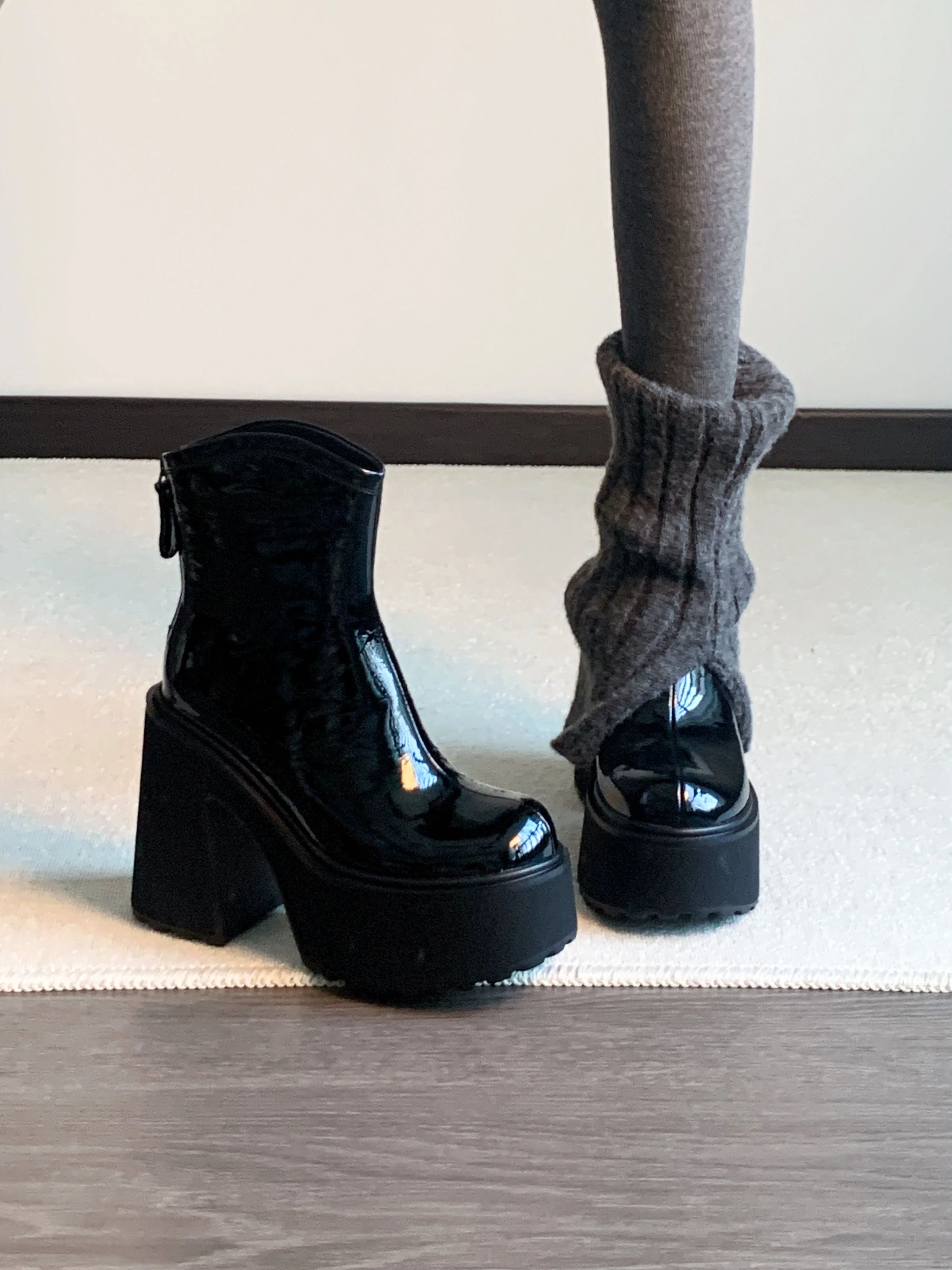 高跟 粗跟 燕尾服 圆头 皮革  - VALI鞋履AI设计主图