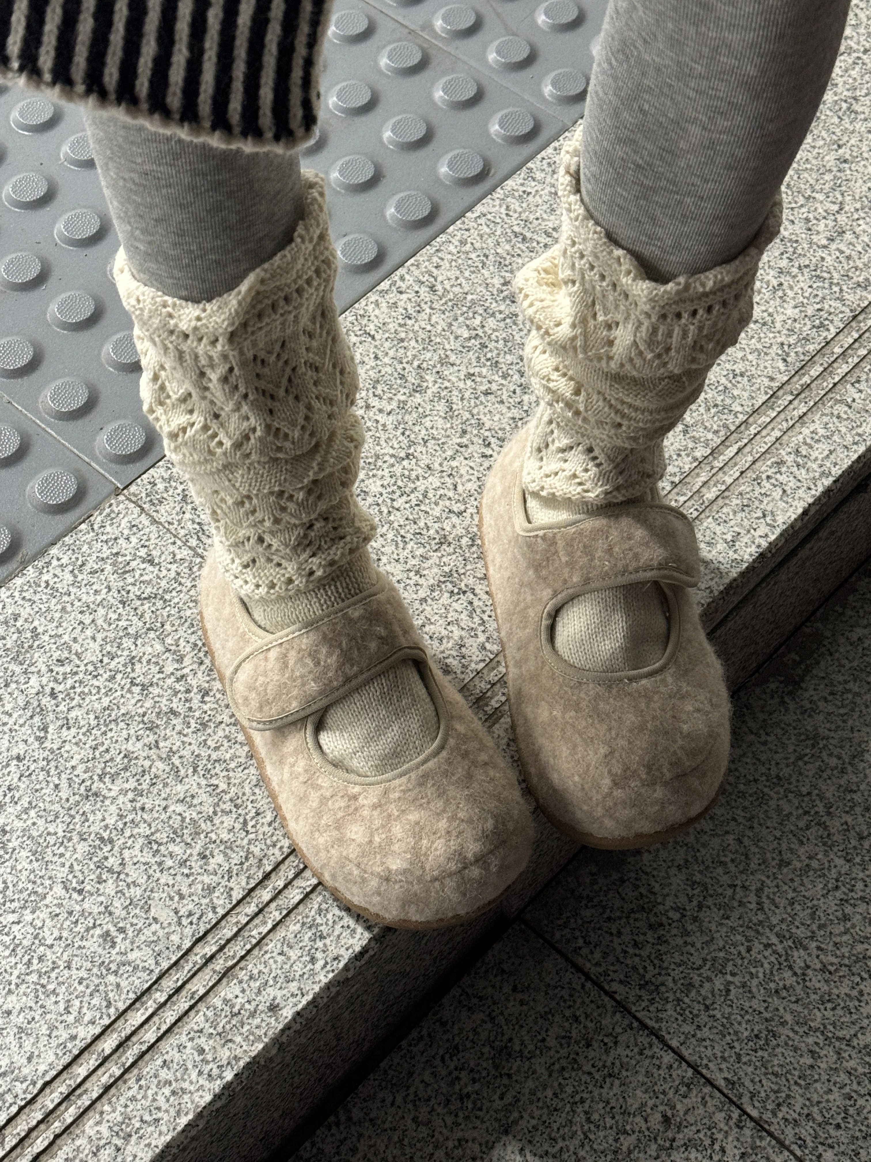 榉树色 岩石灰 阴暗绿 圆头 绒毛/绒面  - VALI鞋履AI设计主图