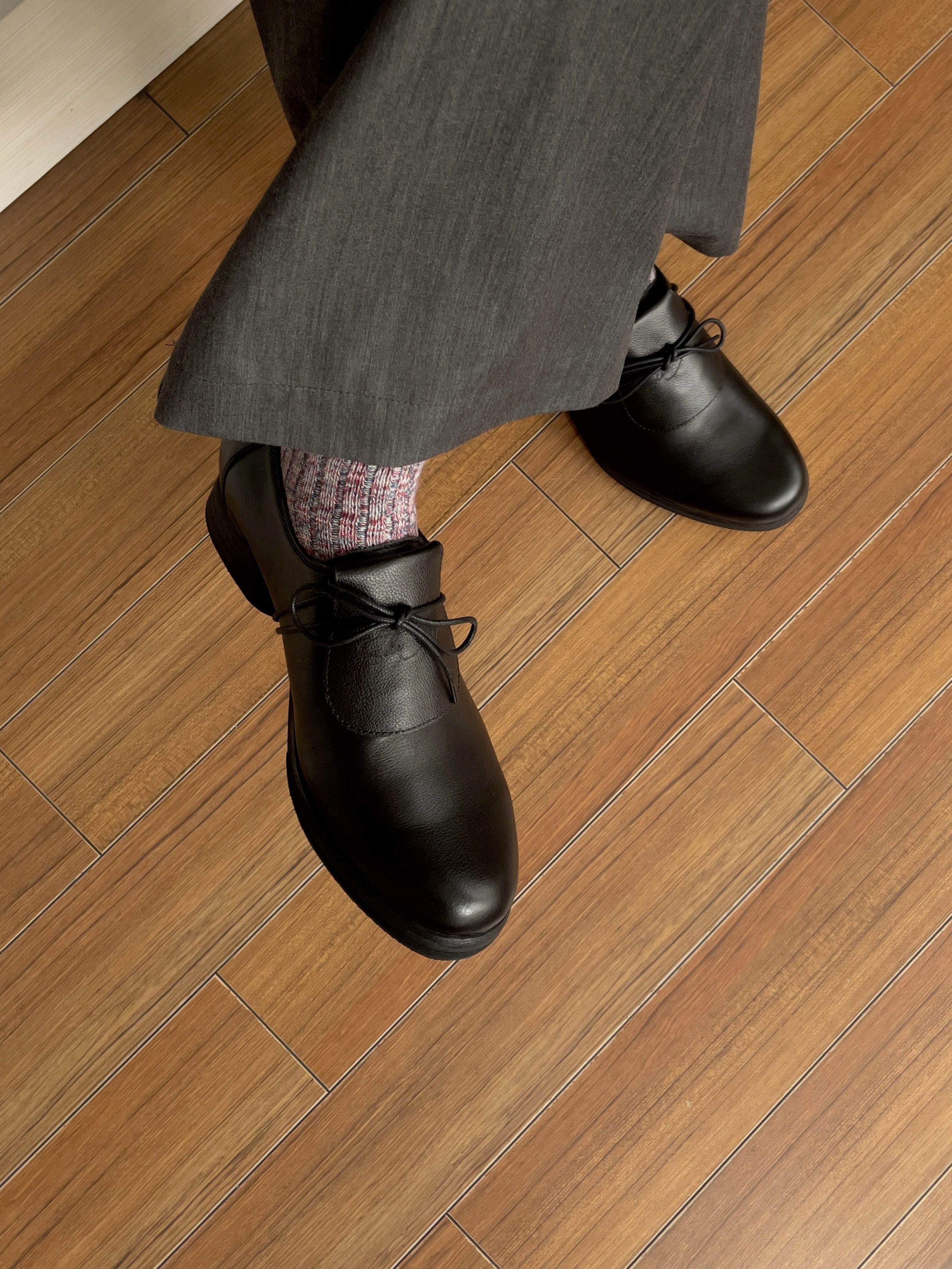 陨石色 咖啡褐色 板岩黑 圆头 系带 皮革  - VALI鞋履AI设计主图