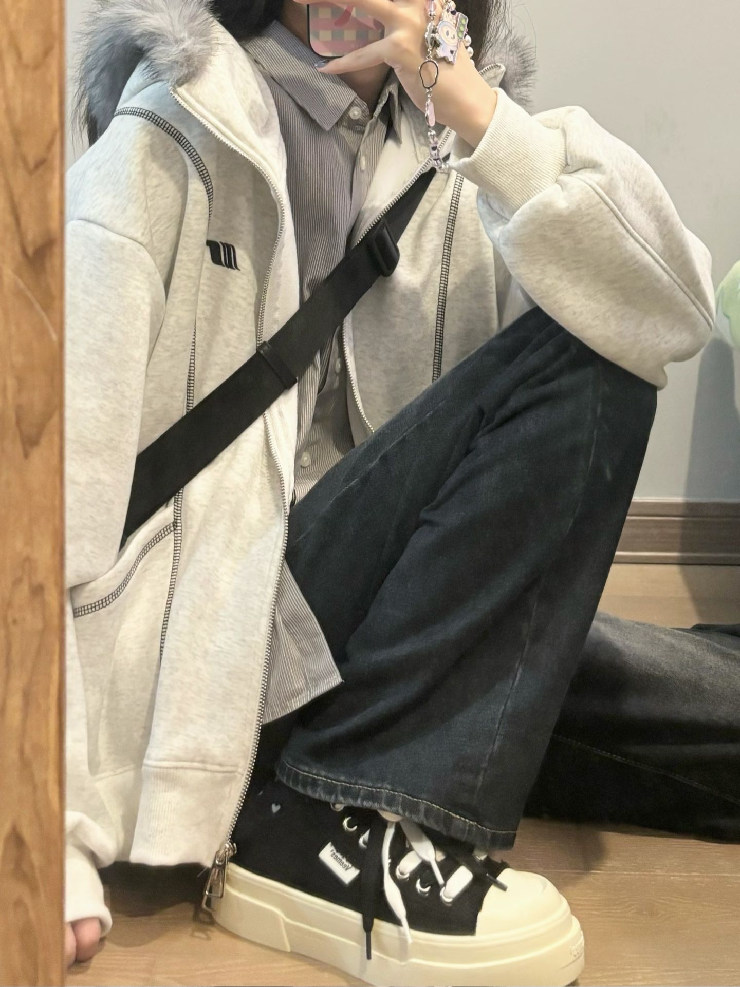 针织面料 H型 连帽领 中长袖 基础袖 拼接 尾气黑 孤星 漂白砂色 基础拉链  - VALI鞋履AI设计主图