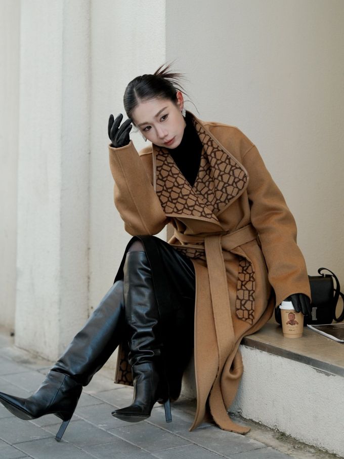 呢绒 H型 满印&循环 字母 打结-扭结 燕尾服 五子雀 咖啡褐色 本布腰带 