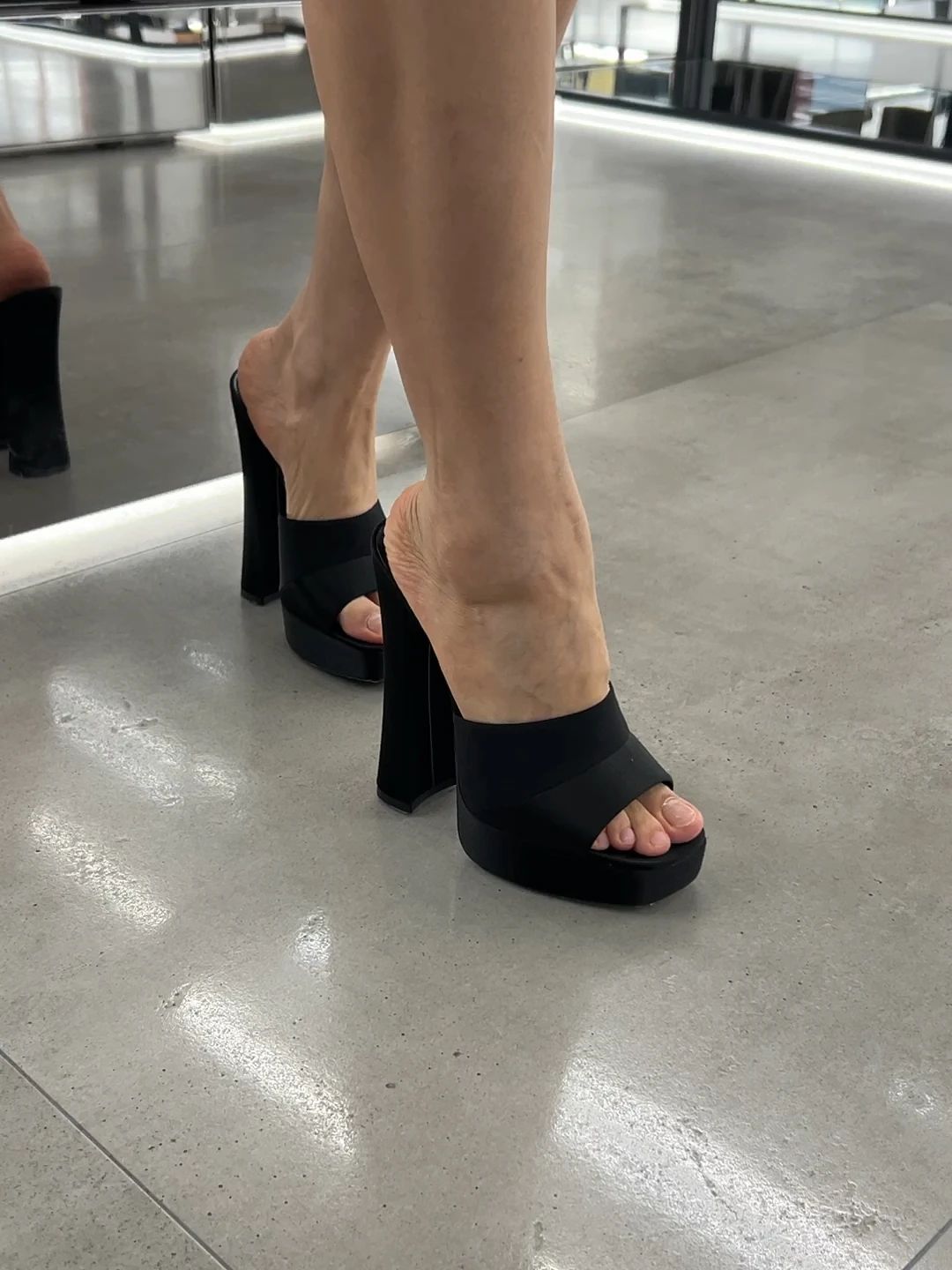 高跟 粗跟 燕尾服 无帮 皮革  - VALI鞋履AI设计主图