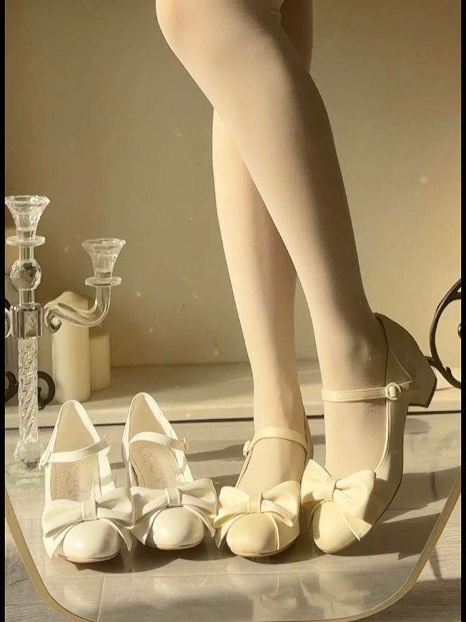 褐绿色 乳酪色 茴芹花 圆头 袢扣 浅口鞋 塑料 