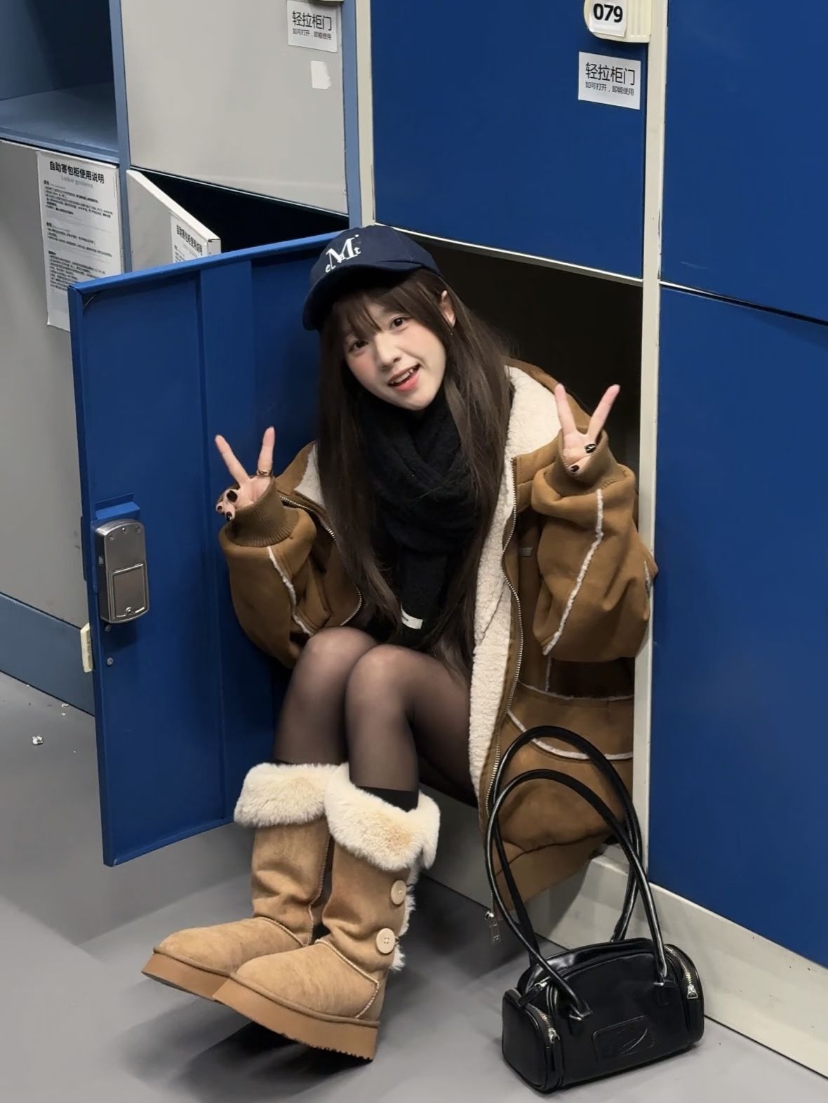 麂皮绒 连帽领 中长袖 裘毛袖 沙漠棕榈色 陨石色 狐步舞 基础拉链  - VALI鞋履AI设计主图