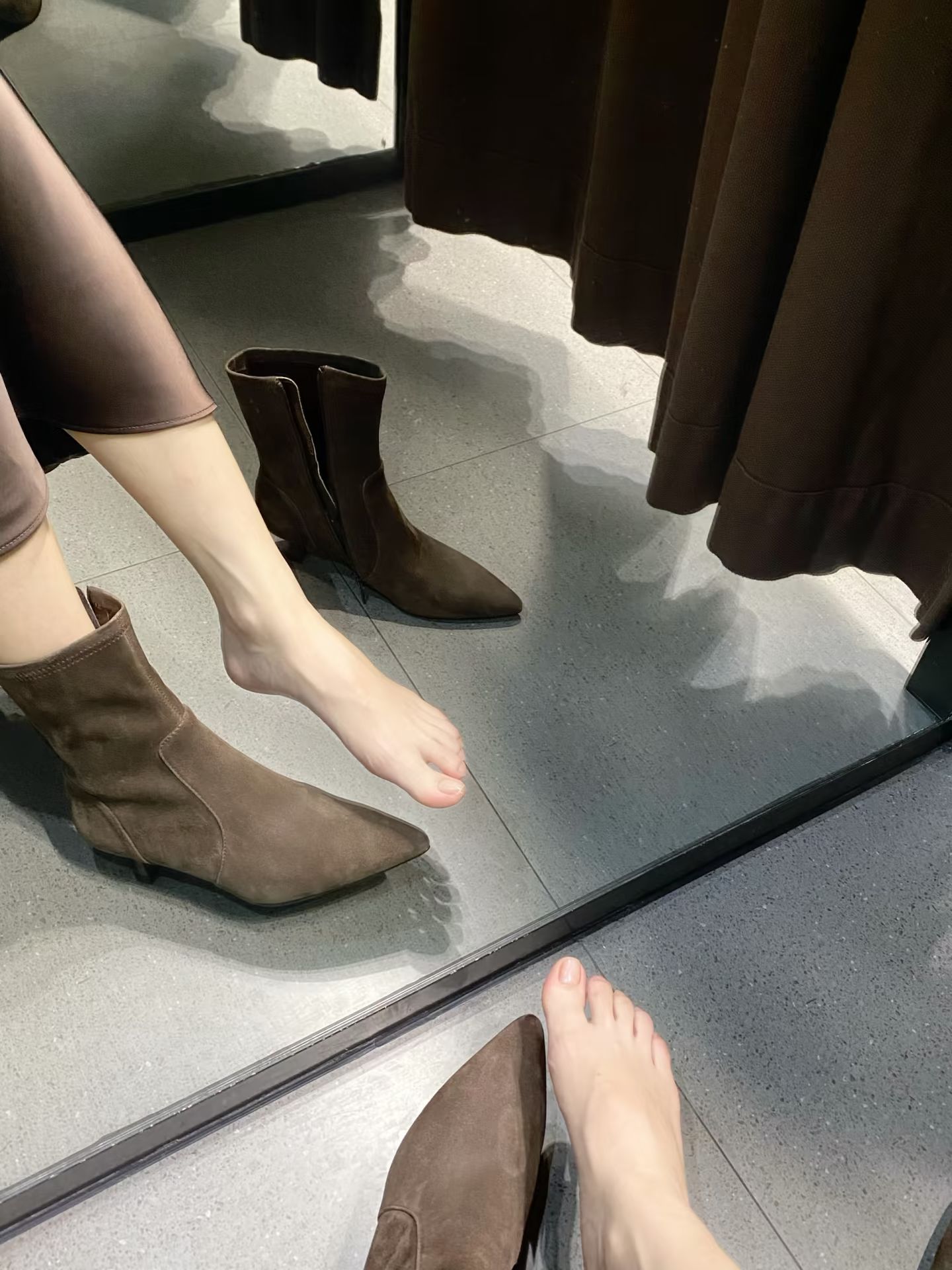 沙漠棕榈色 榉树色 柚木色 尖头 皮革  - VALI鞋履AI设计主图