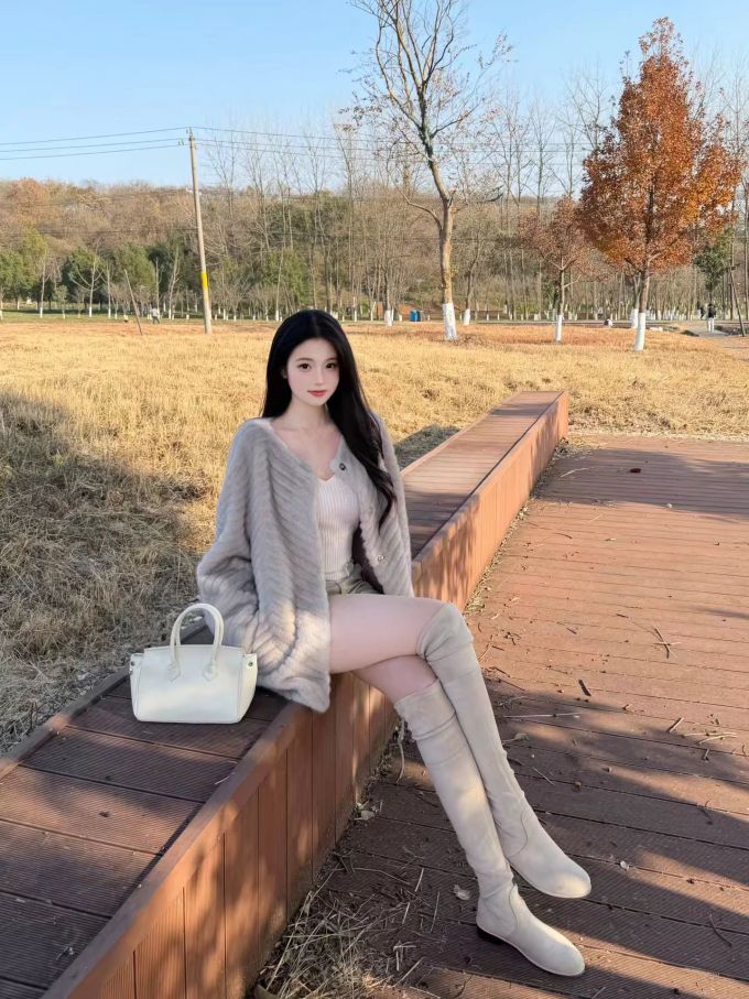 玫瑰灰 难以捉摸 浅豆沙色 圆头 皮革 