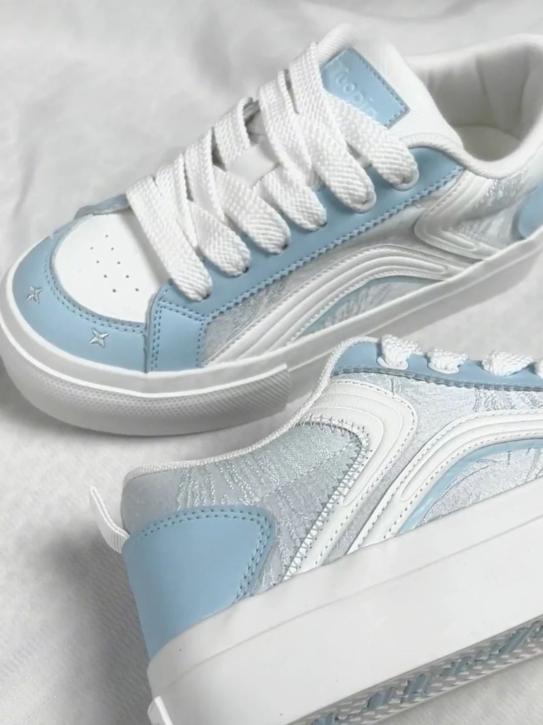 香槟白 黎明蓝 薄云 低帮 系带 魔术贴 皮革  - VALI鞋履AI设计主图