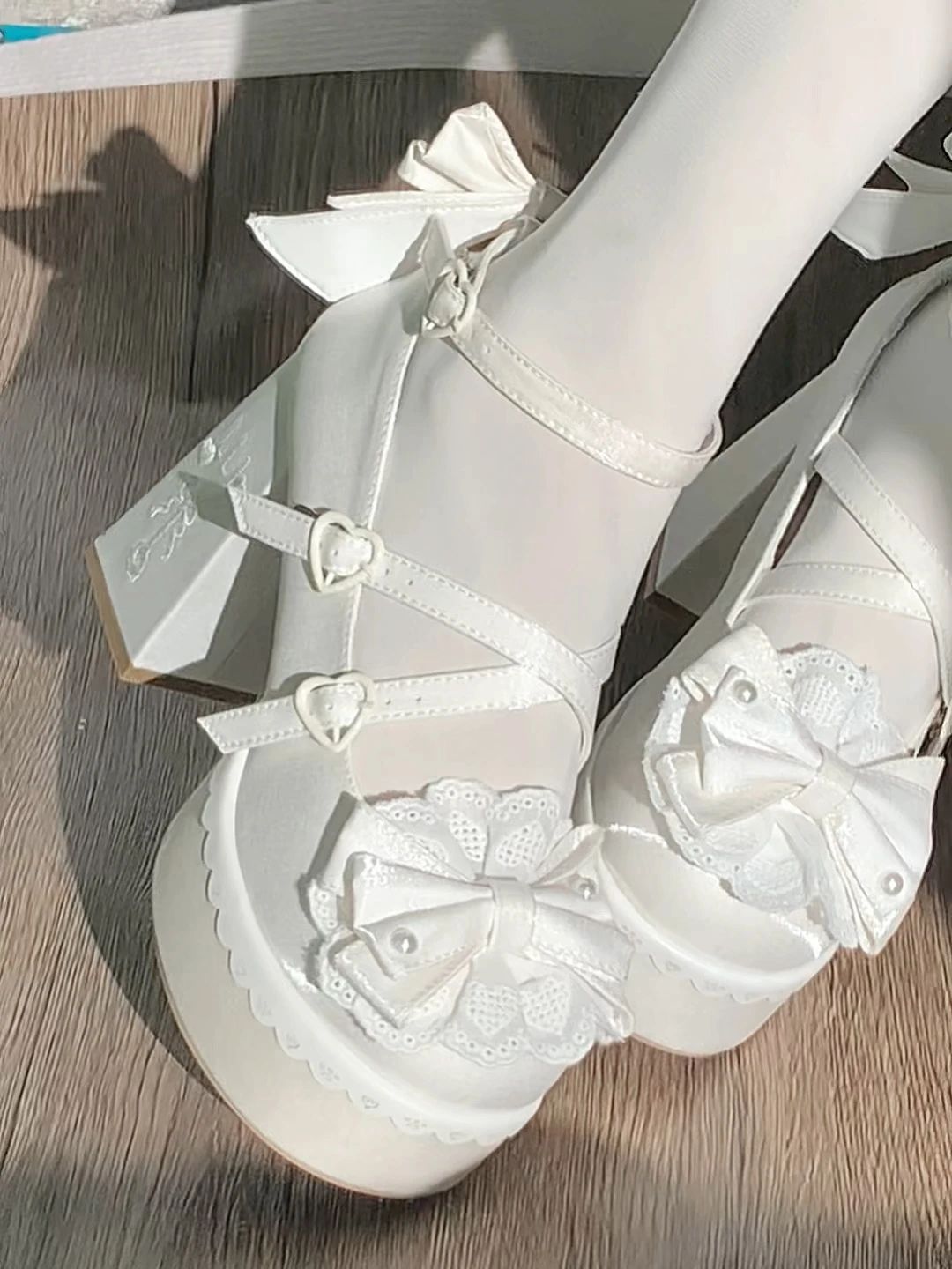 厚底 白绒羽 白玛瑙 蒸气灰 圆头 袢扣 浅口鞋 蕾丝  - VALI鞋履AI设计主图