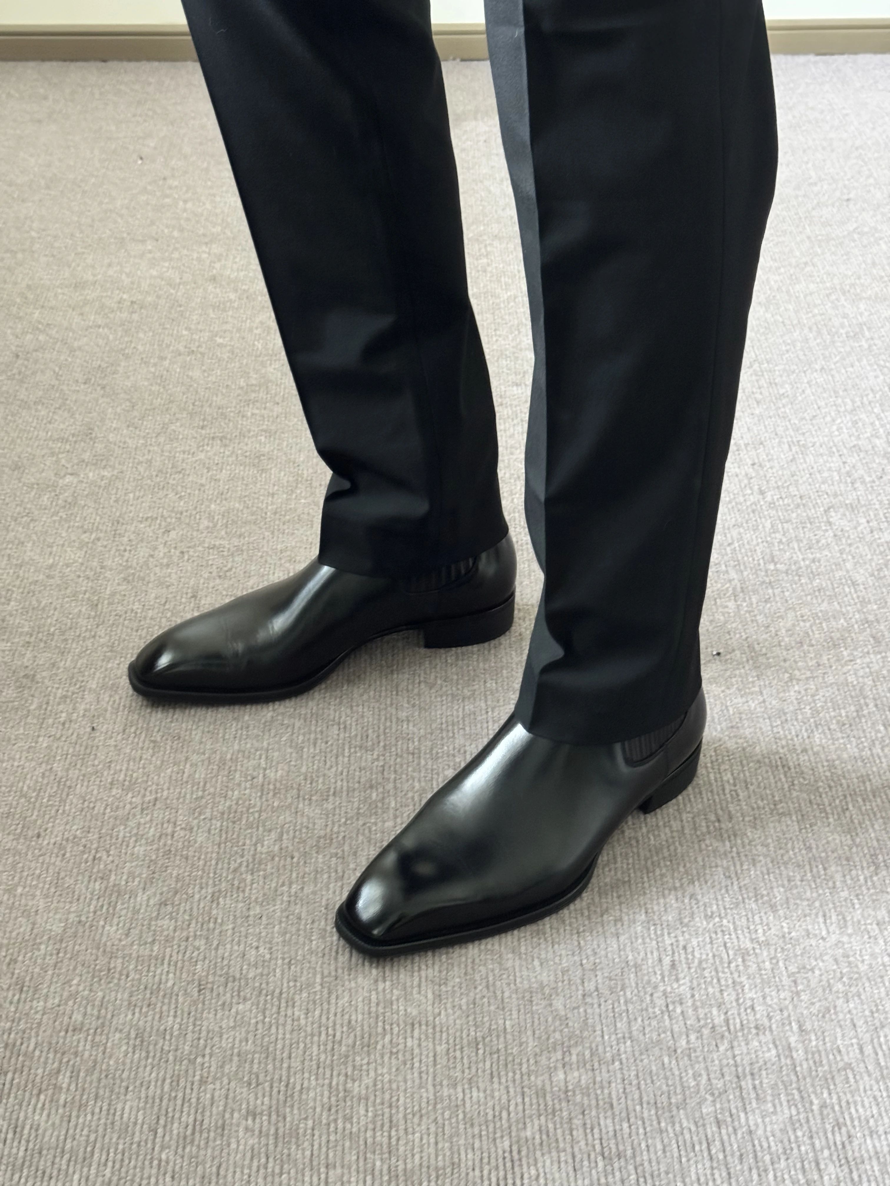 阿芬宾舍犬 都市灰 灯黑 皮革  - VALI鞋履AI设计主图