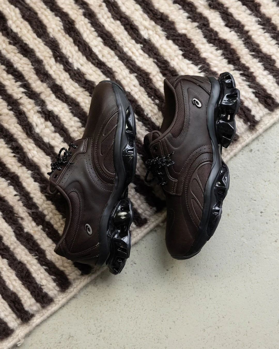 陨石色 黑咖啡色 不可穿透 低帮 皮革  - VALI鞋履AI设计主图