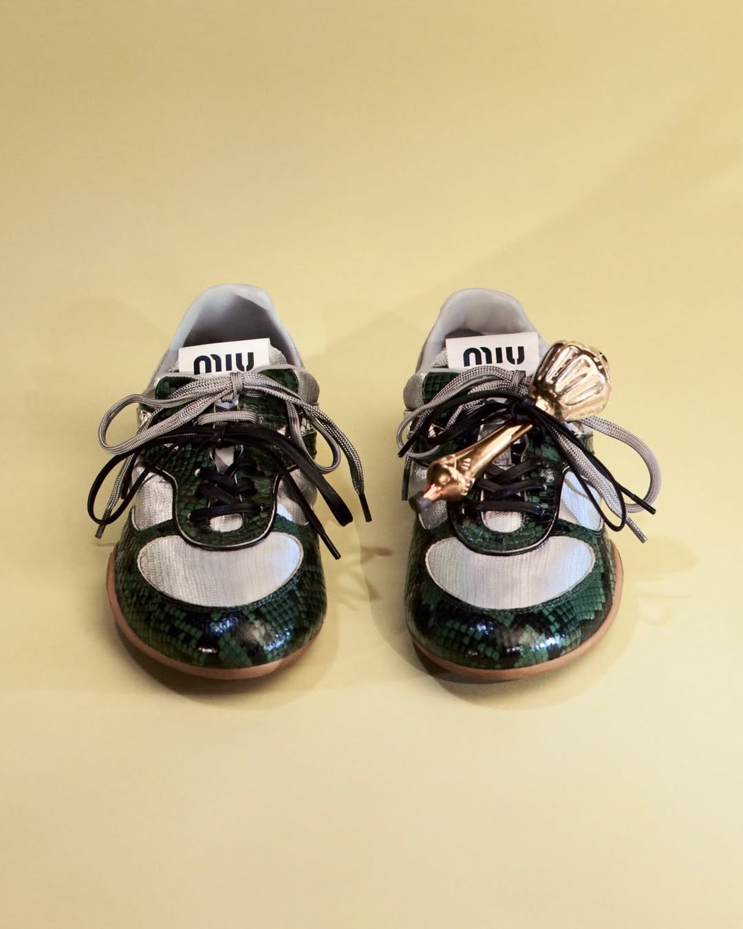 深洞 咖啡褐色 城堡灰 圆头 系带 深口鞋  - VALI鞋履AI设计主图