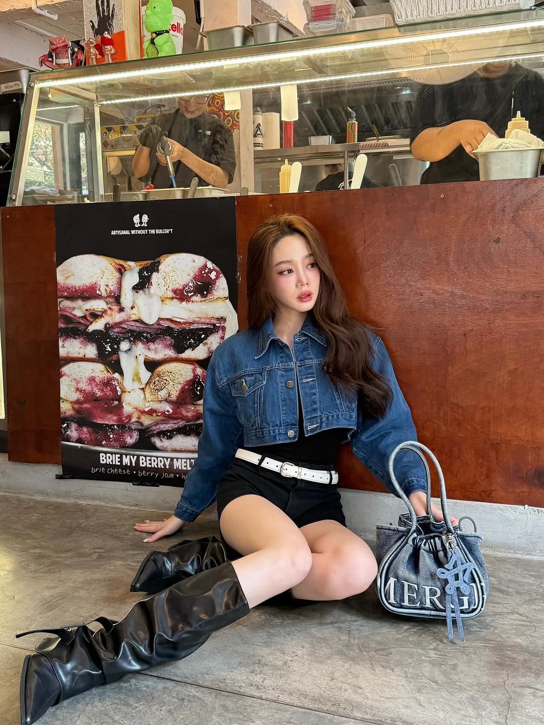 牛仔面料 翻领 中长袖 基础袖 洗水 选美蓝 蓝莓煎饼 蓝色石斑鱼 基础扣饰 韩系休闲 休闲  - VALI鞋履AI设计主图