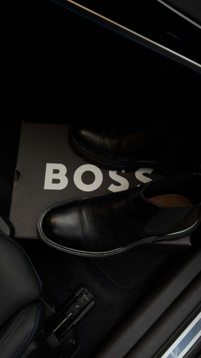 燕尾服 灯黑 圆头 皮革 