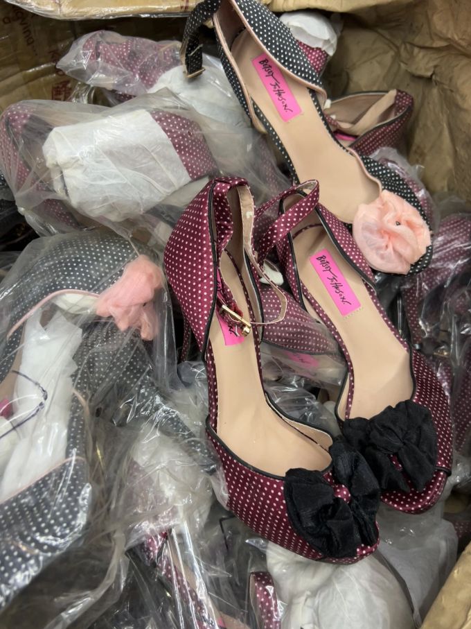 粗跟 深酒红 燕尾服 覆盆子软糖 无帮 一脚蹬 袢扣 布面 