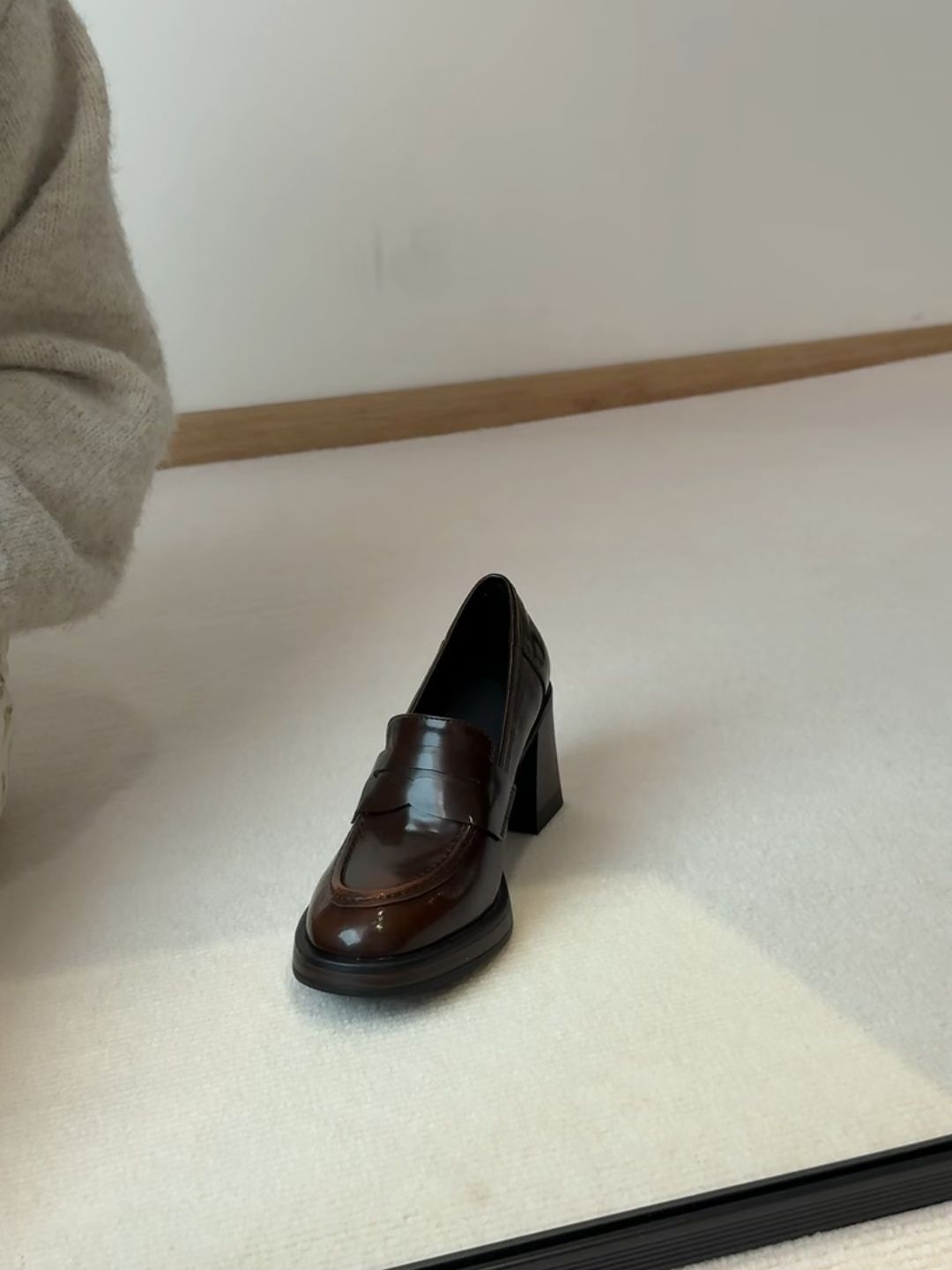 陨石色 咖啡褐色 铅色 圆头 低帮 一脚蹬 深口鞋 皮革  - VALI鞋履AI设计主图