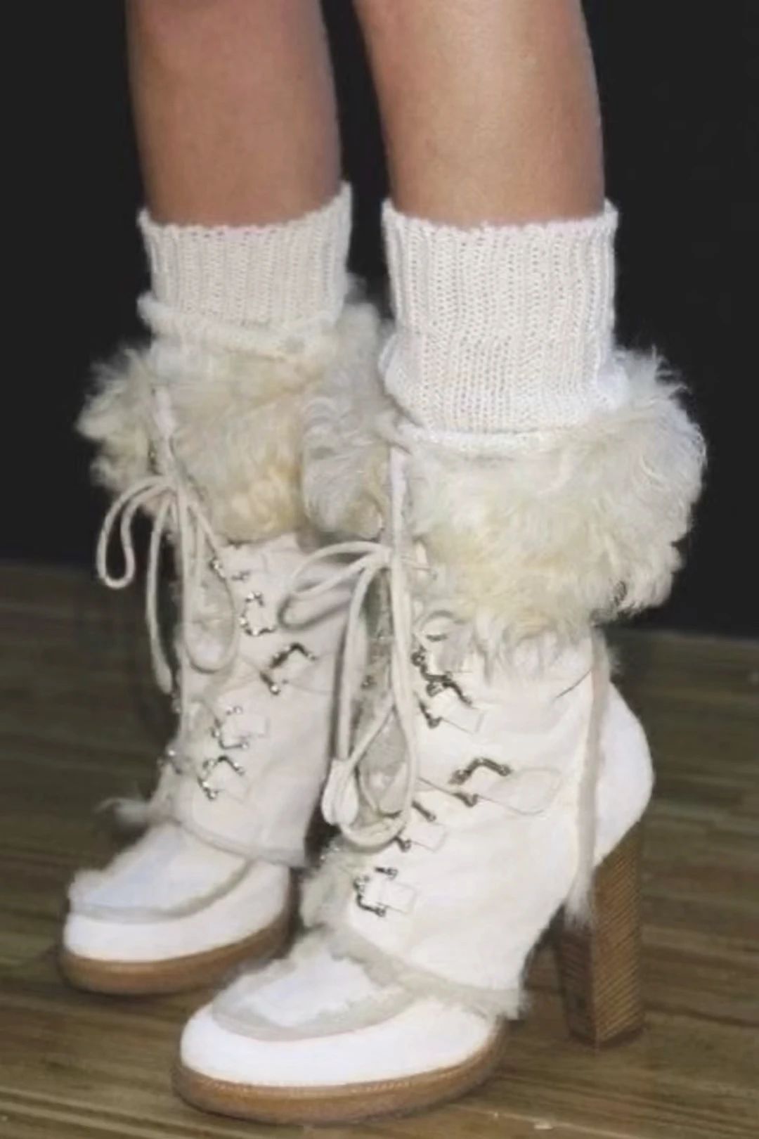 高跟 粗跟 初霜 月光色 蛋白 圆头 皮革  - VALI鞋履AI设计主图