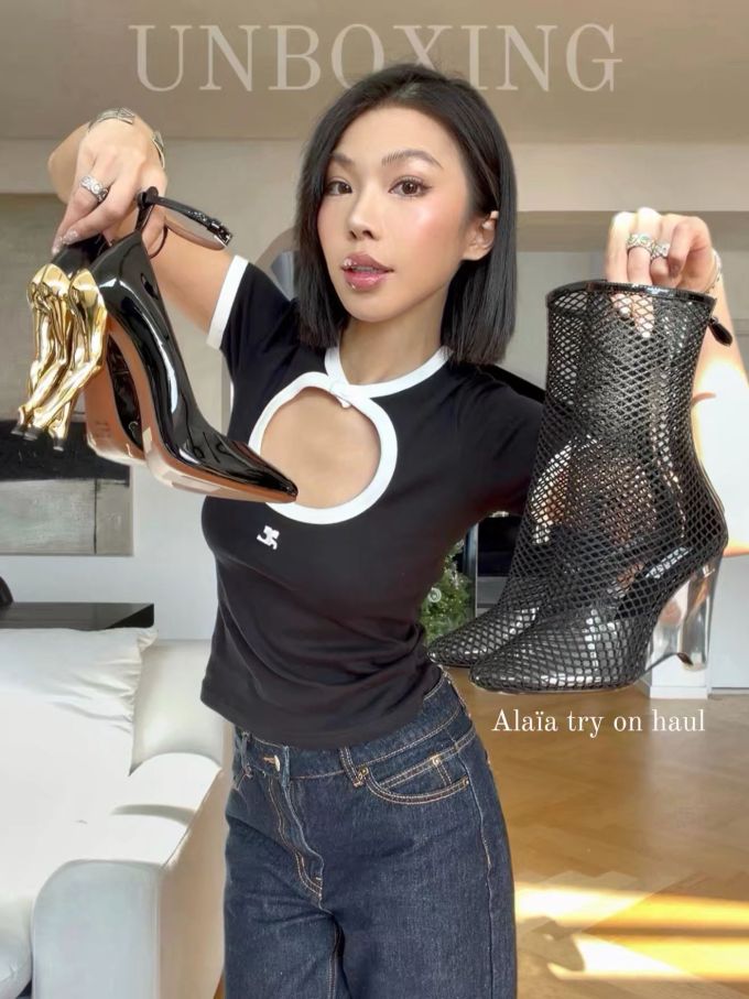 针织面料 圆形领 局部印染 字母 边缘装饰 黑玛瑙 微蓝 巧克力梅 