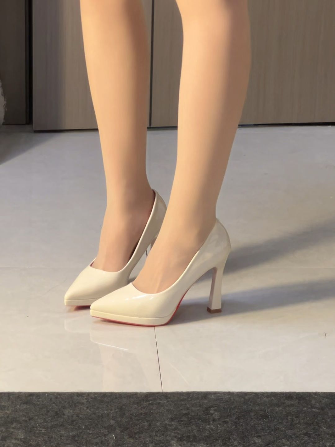 高跟 细跟 香蕉肉色 瓦器色 土墩色 低帮 一脚蹬 浅口鞋 皮革  - VALI鞋履AI设计主图